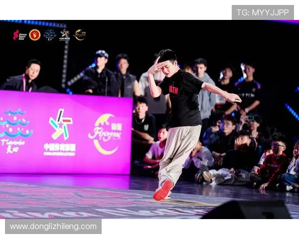 成都街舞队与杭州街舞队赛后复盘精彩配合分析与战术探讨