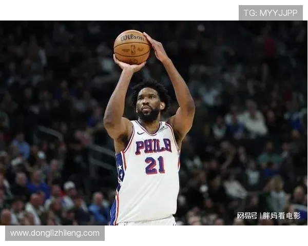 乔尔恩比德如何在NBA赛场上展现统治力与领导魅力的双重风采