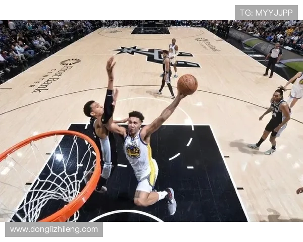 文班亚马首场比赛表现抢眼五次盖帽并隔扣字母哥引发热烈讨论